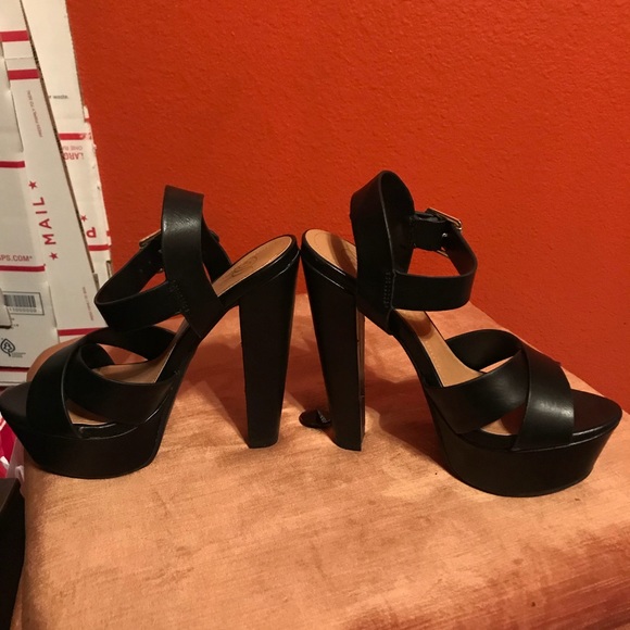 Delicious Platform Black Heels - Picture 3 of 6